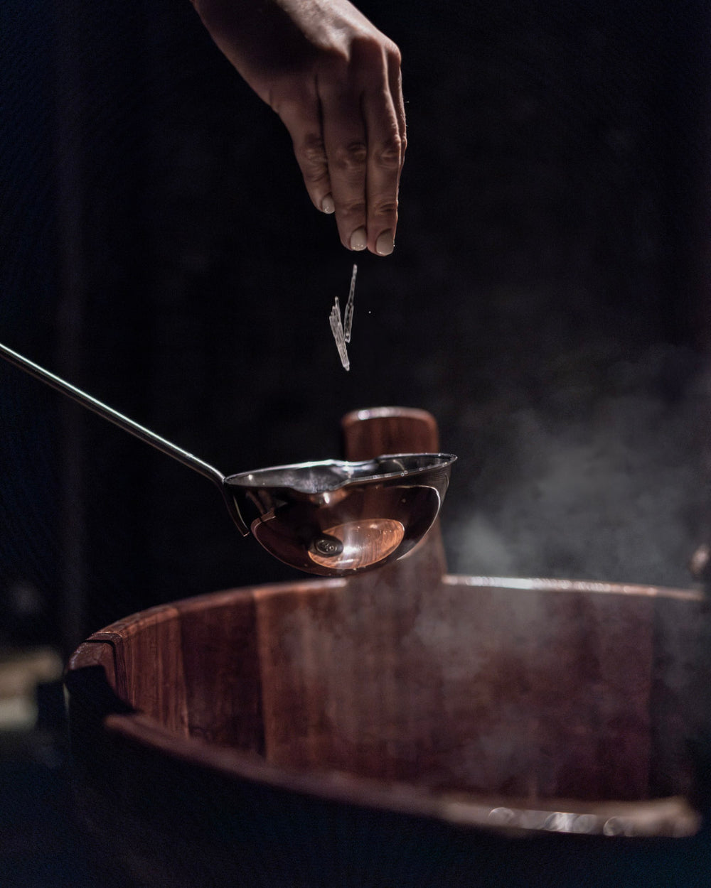 Sauna-Menthol-kiteiden-annostelu-kiulu-saunakippo-saunatarvikkeet-saunascent-saunatuoksu-saunajää-jääkide-ice-crystal